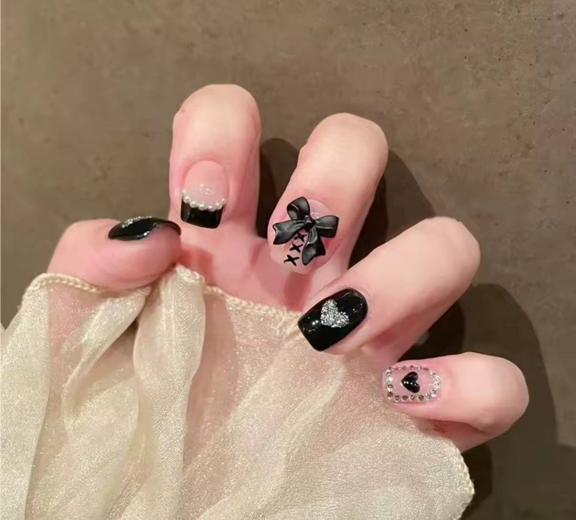 PRESS ON & GO NAILS