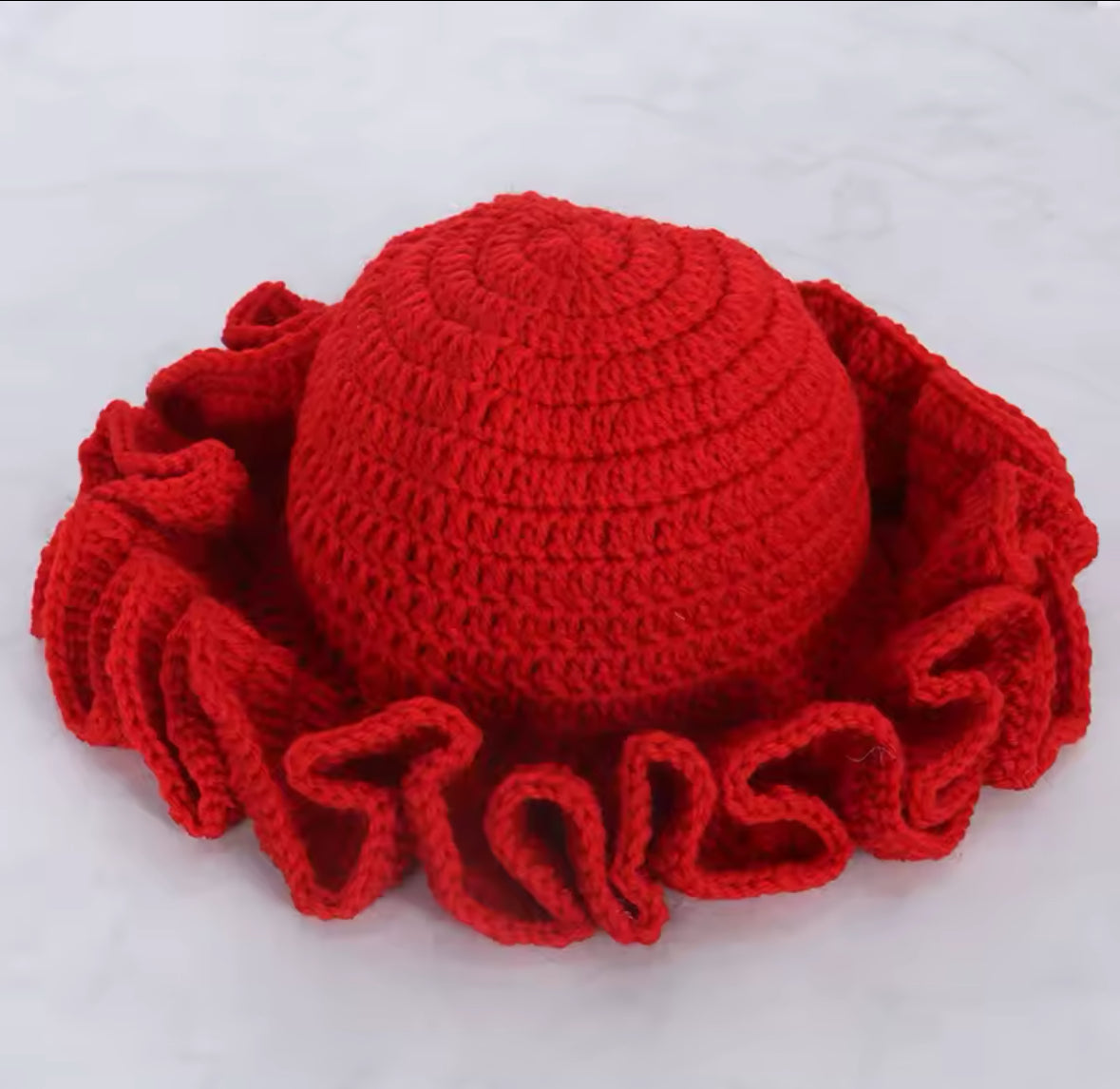 KNITTED RUFFLED HAT
