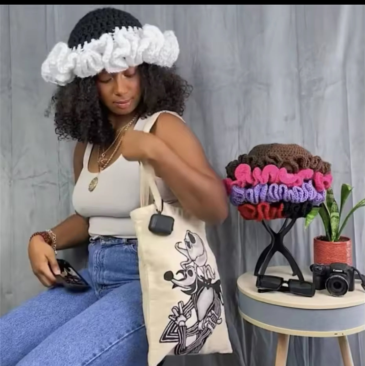 KNITTED RUFFLED HAT
